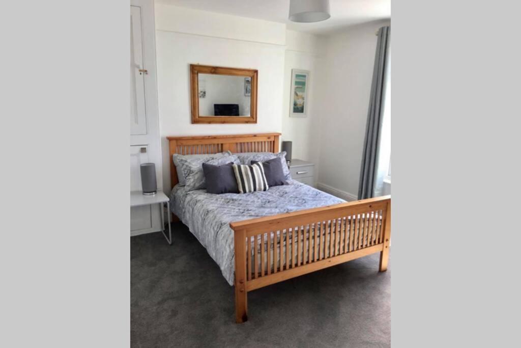 Large 5 Bed 3 Bath House 300 Meters From Beach And Restaurants New Quay Eksteriør billede