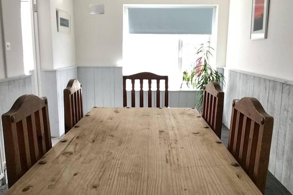 Large 5 Bed 3 Bath House 300 Meters From Beach And Restaurants New Quay Eksteriør billede