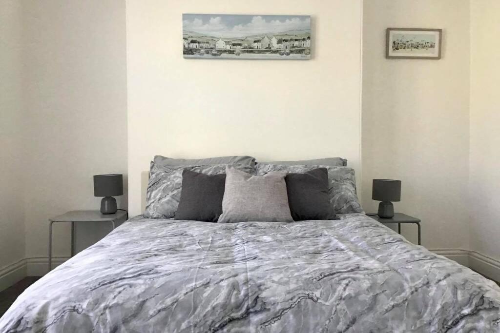 Large 5 Bed 3 Bath House 300 Meters From Beach And Restaurants New Quay Eksteriør billede