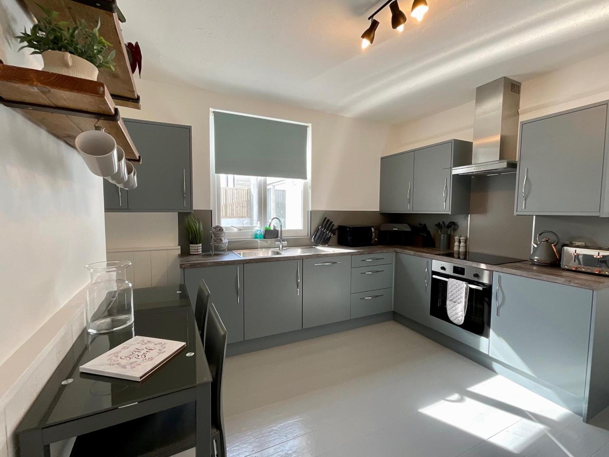 Large 5 Bed 3 Bath House 300 Meters From Beach And Restaurants New Quay Eksteriør billede
