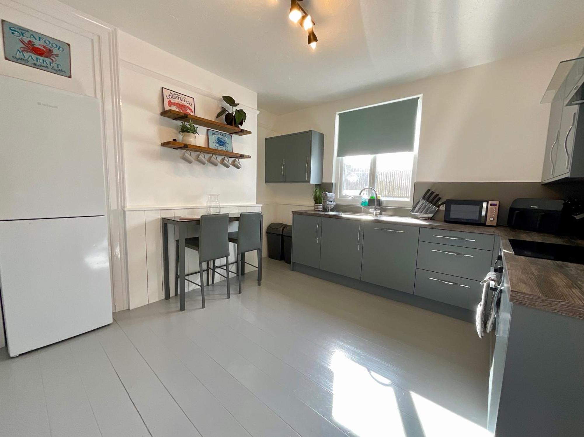 Large 5 Bed 3 Bath House 300 Meters From Beach And Restaurants New Quay Eksteriør billede